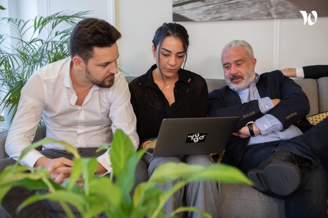 Inès and two colleagues working through a session at Yugo